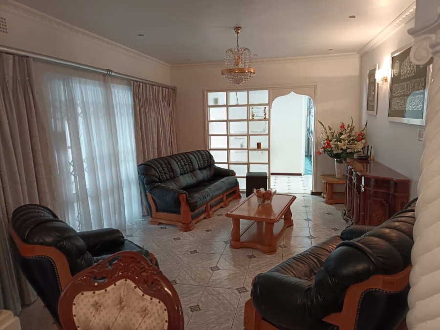 6 Bedroom Property for Sale in Athlone Western Cape